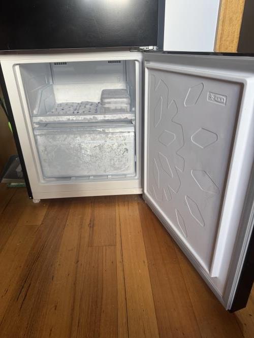 Second-hand Chiq 283L Bottom Mount Fridge - Photo 3)