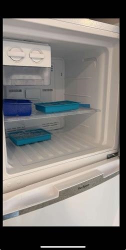 Second-hand Westinghouse 275L Top Mount Fridge - Photo 3)