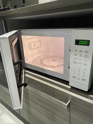 Second-hand Brilliant Basics Microwave - Photo 3)
