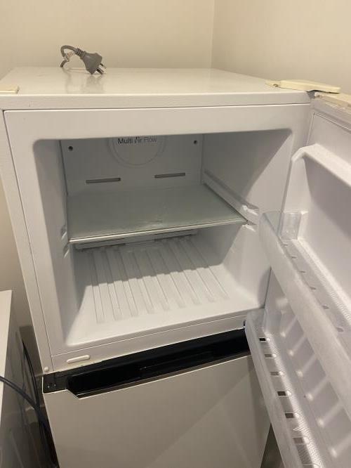 Second-hand Chiq 202L Top Mount Fridge - Photo 3)