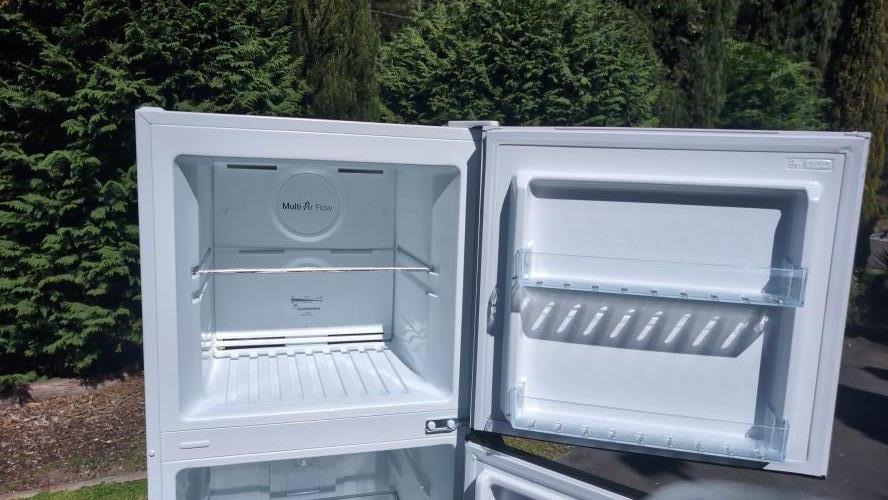 Second-hand Chiq 202L Top Mount Fridge - Photo 3)