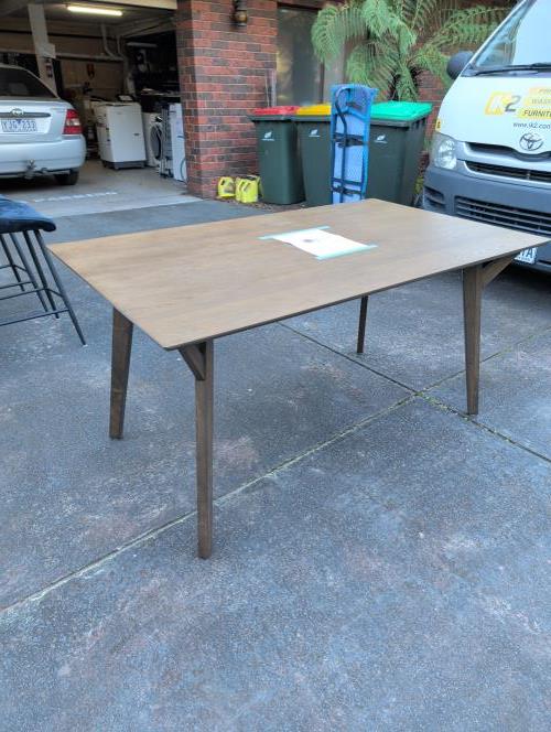 Second-hand Dining Table (no chairs) - Photo 3)