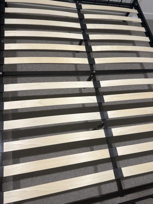 Second-hand Queen Size Bed Frame - Photo 3)