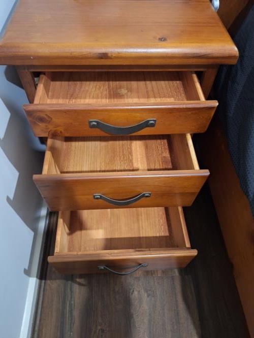 Second-hand Bedside Table - Photo 3)