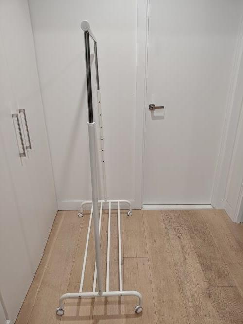 Second-hand IKEA RIGGA Clothes Rack - Photo 3)