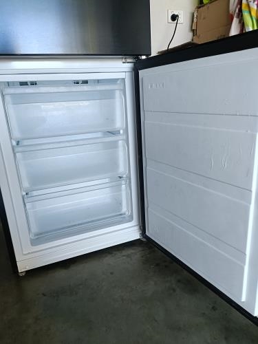 Second-hand Kogan 323L Bottom Mount Fridge - Photo 4)