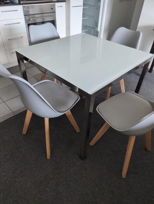 Second-hand Dining Table with 4 Chairs - Photo 4)