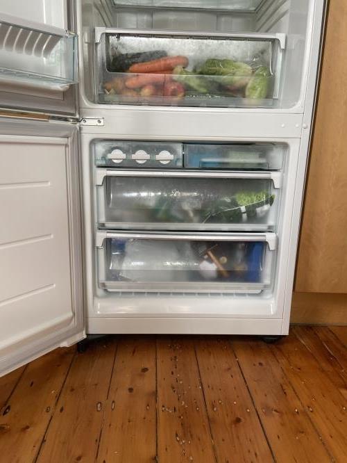 Second-hand Westinghouse 430L Bottom Mount Fridge - Photo 4)