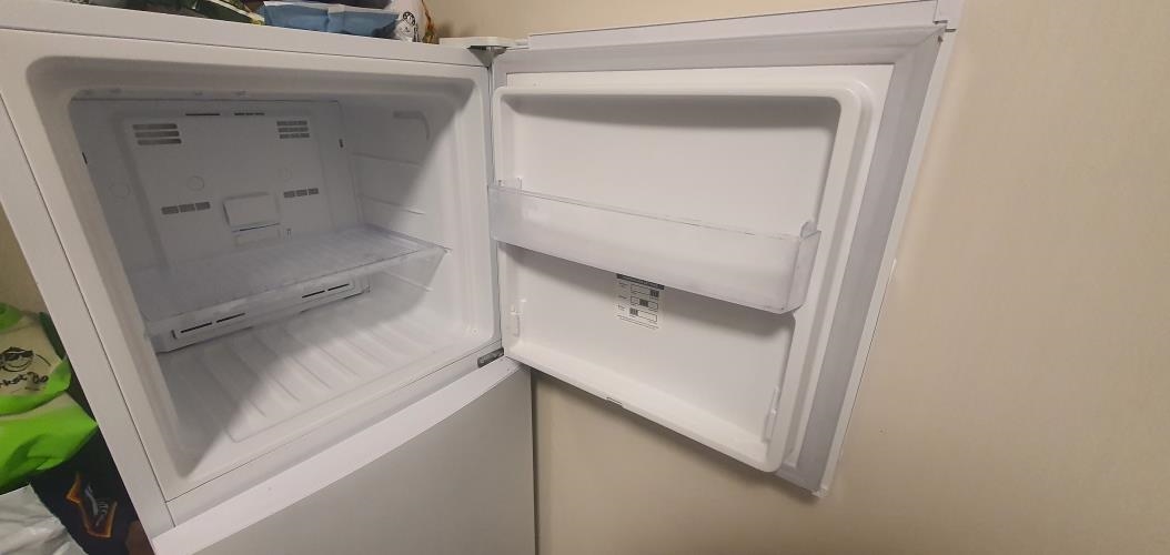 Second-hand Kelvinator 231L Top Mount Fridge - Photo 4)