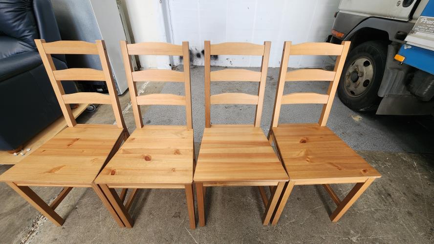 Second-hand Dining Table with 4 Chairs - Photo 4)