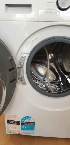 Second-hand Hisense 8kg Front Load Washing Machine - Photo 4)