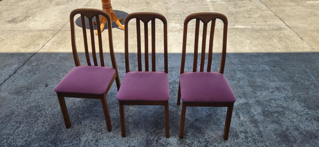 Second-hand Dining Table with 3 Chairs - Photo 4)