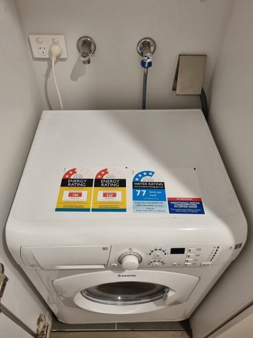 Second-hand Ariston 7.5kg / 4.5kg Washer-Dryer Combo - Photo 4)