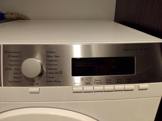 Second-hand AEG 8kg Front Load Washing Machine - Photo 4)