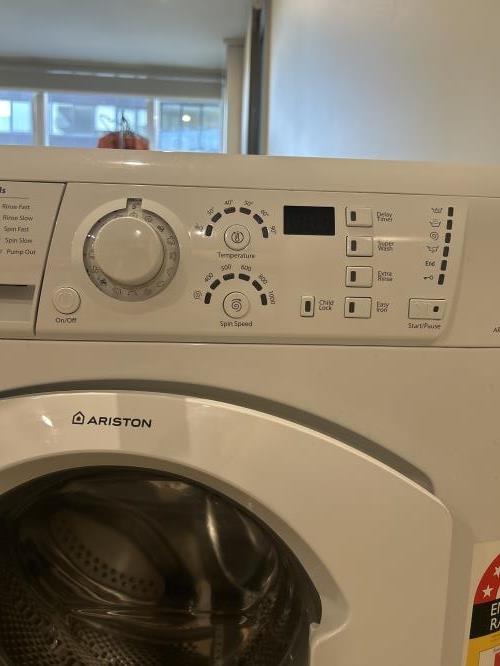 Second-hand Ariston 7kg Front Load Washing Machine - Photo 4)