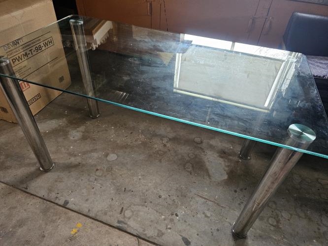 Second-hand Glass Dining Table with 5 Chairs - Photo 4)