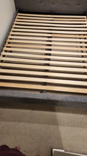 Second-hand Queen Size Bed Frame - Photo 4)