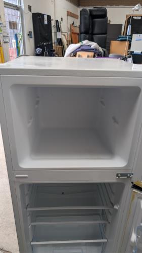 Second-hand Chiq 118L Top Mount Fridge - Photo 4)