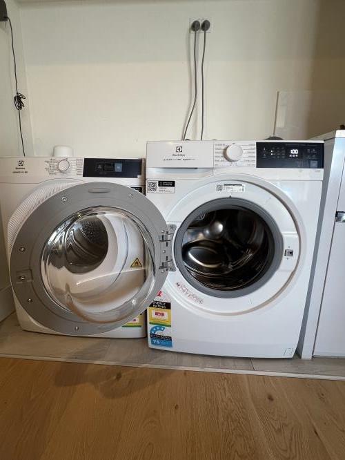 Second-hand Electrolux 7.5kg Front Load Washing Machine - Photo 4)