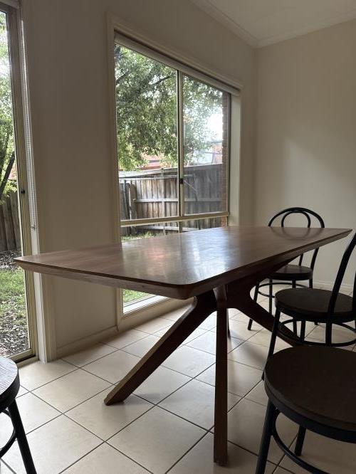 Second-hand Dining Table with 4 Chairs - Photo 4)