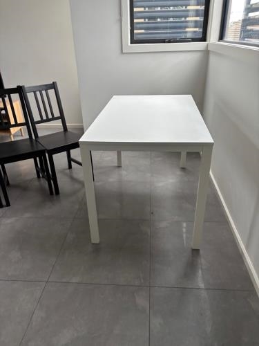 Second-hand IKEA Dining Table with 4 Chairs - Photo 4)