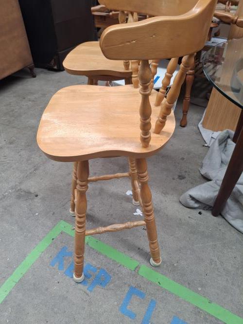 Second-hand Set of 2 Timber Bar Stools - Photo 4)