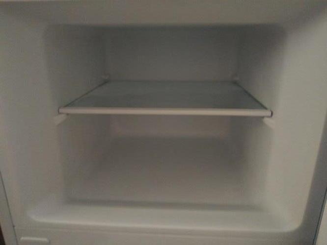 Second-hand Chiq 118L Top Mount Fridge - Photo 4)