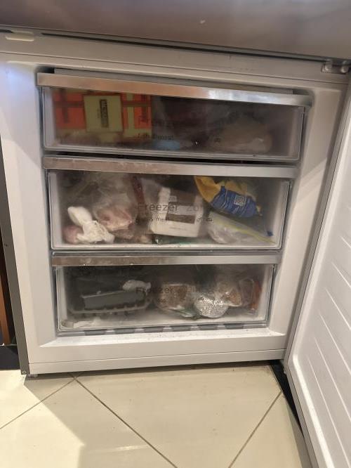 Second-hand Chiq 396L Bottom Mount Fridge - Photo 4)