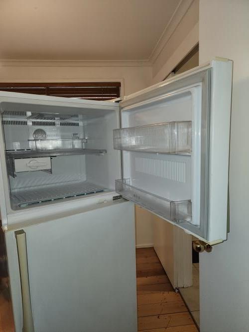 Second-hand LG 422L Top Mount Fridge - Photo 4)