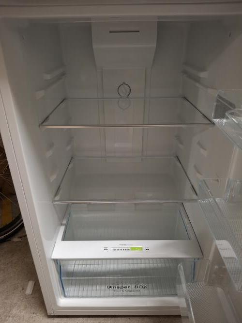 Second-hand Chiq 216L Top Mount Fridge - Photo 4)
