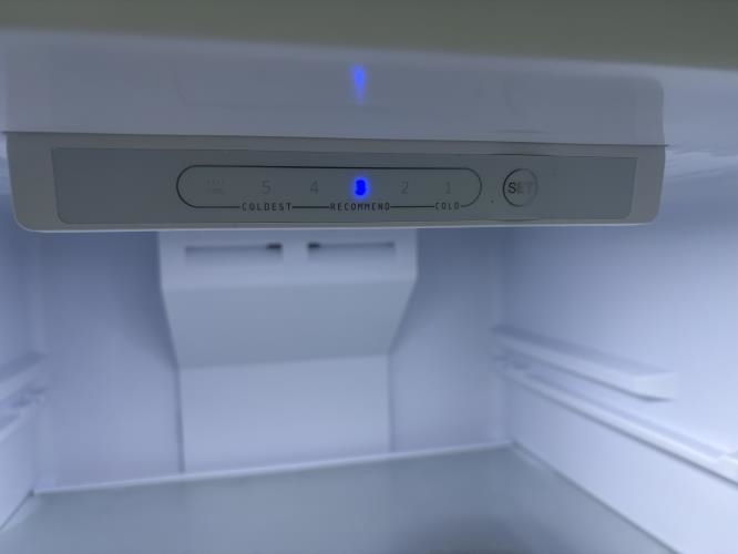 Second-hand Chiq 202L Top Mount Fridge - Photo 4)