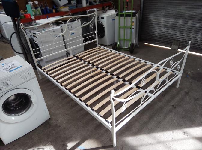 Second-hand Queen Bed Frame - Photo 4)