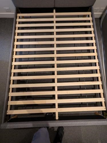 Second-hand Queen Bed Frame - Photo 4)