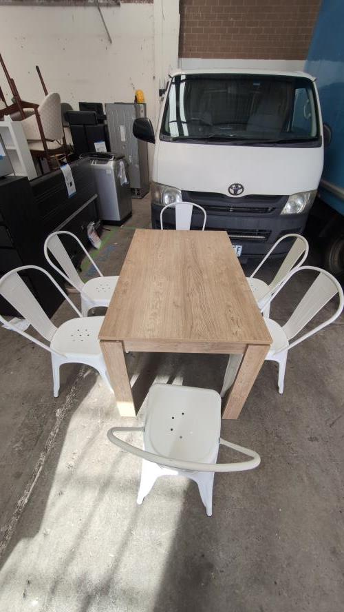 Second-hand Dining Table with 6 Chairs - Photo 4)