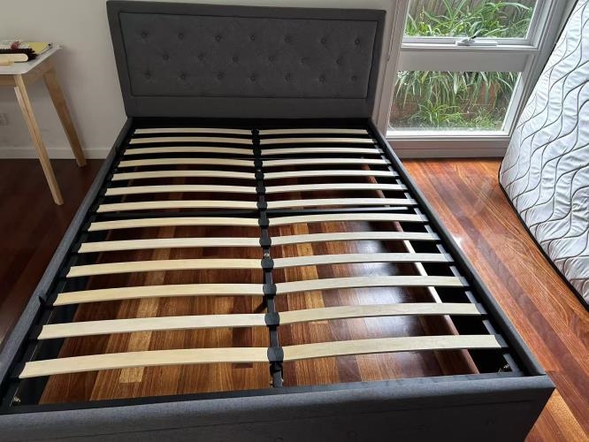 Second-hand Queen Size Bed Frame - Photo 4)