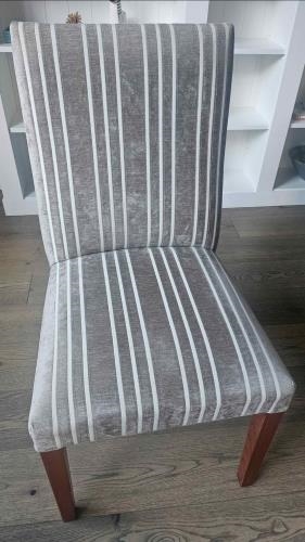 Second-hand Dining Table with 6 Chairs - Photo 4)