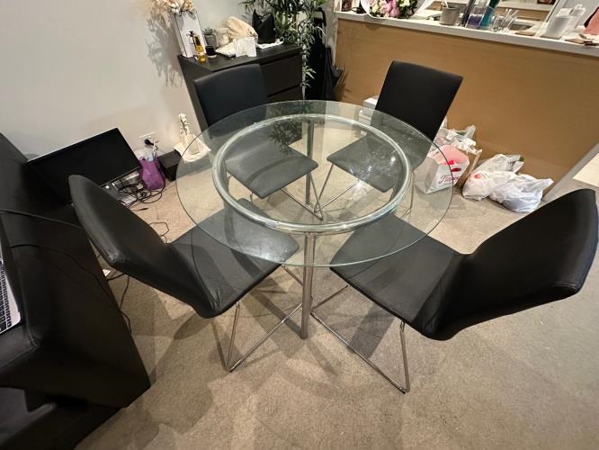 Second-hand Dining Table with 4 Chairs - Photo 4)