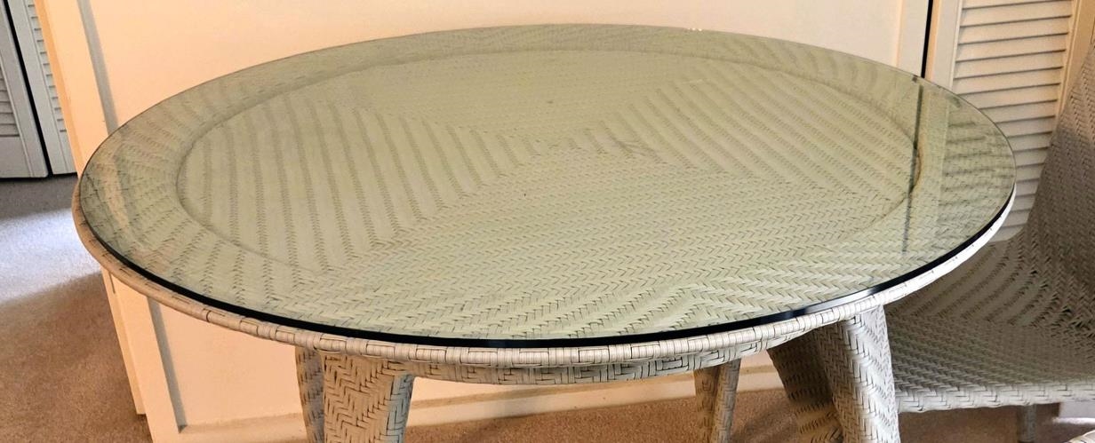 Second-hand Glass Top Outdoor Table with 4 Chairs - Photo 4)