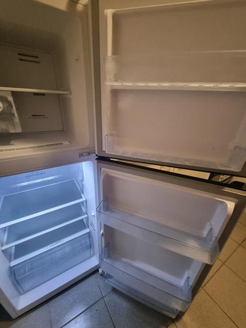 Second-hand Hisense 230L Top Mount Fridge - Photo 4)