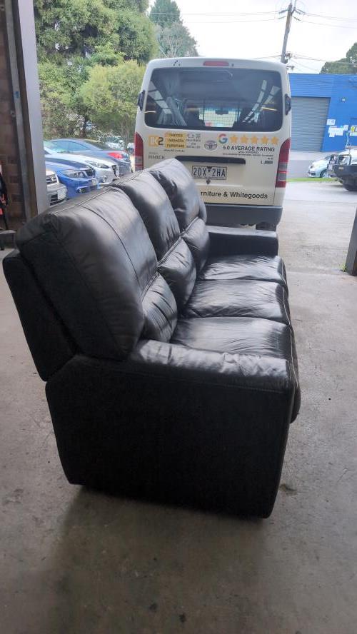 Second-hand Three Seater Couch - Photo 4)