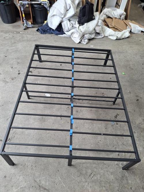 Second-hand Double Bed Frame - Photo 4)