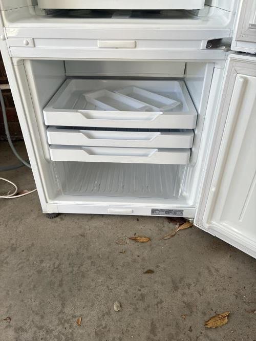 Second-hand Fisher & Paykel 403L Bottom Mount Fridge - Photo 4)