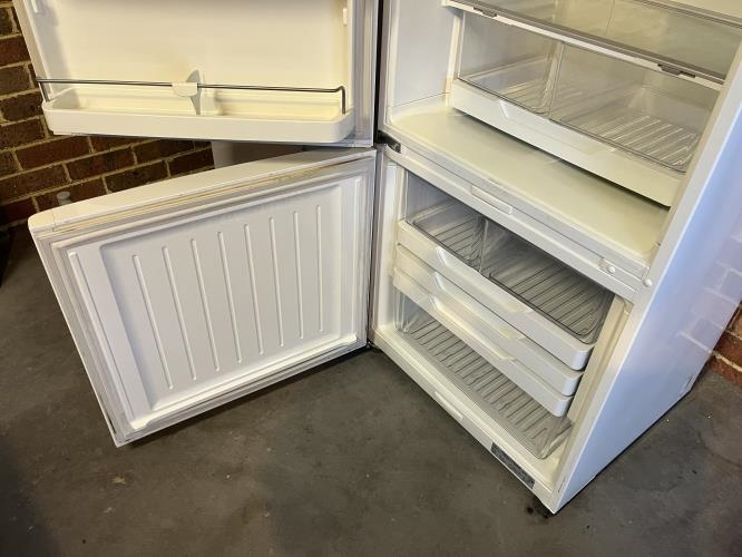 Second-hand Fisher & Paykel 404L Bottom Mount Fridge - Photo 4)