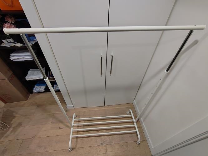 Second-hand IKEA RIGGA Clothes Rack - Photo 4)