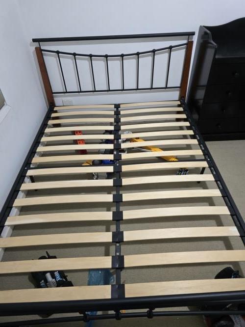 Second-hand Queen Bed Frame - Photo 5)