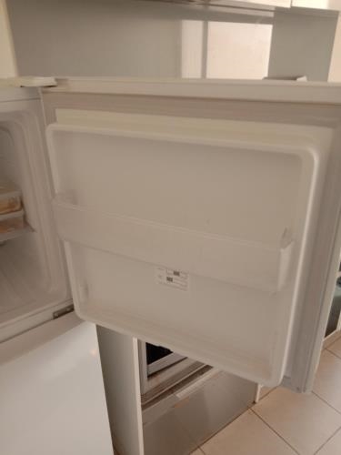 Second-hand Kelvinator 231L Top Mount Fridge - Photo 5)