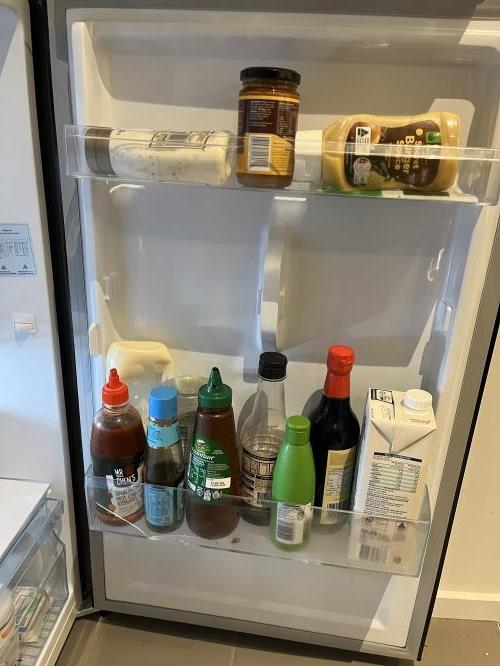 Second-hand Chiq 202L Top Mount Fridge - Photo 5)