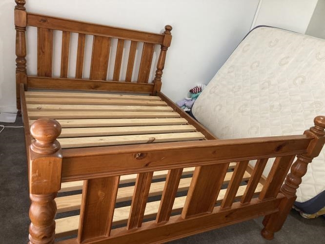 Second-hand Queen Bed Frame - Photo 5)