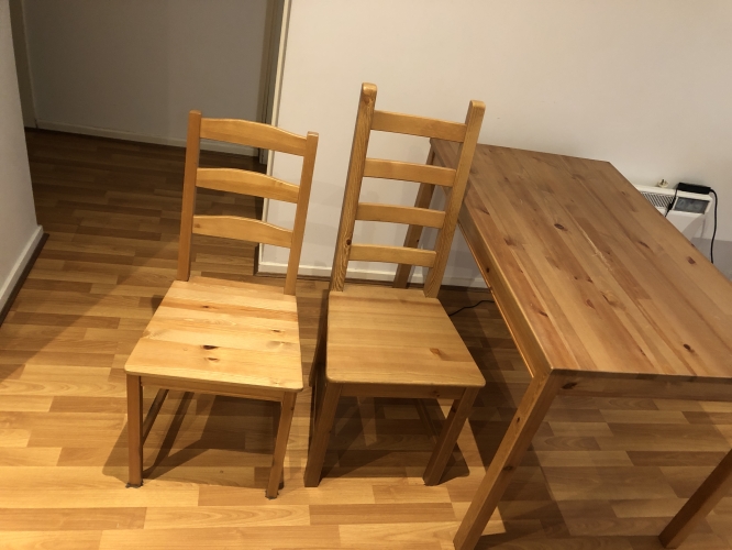 Second-hand Dining Table with 2 Chairs - Photo 5)