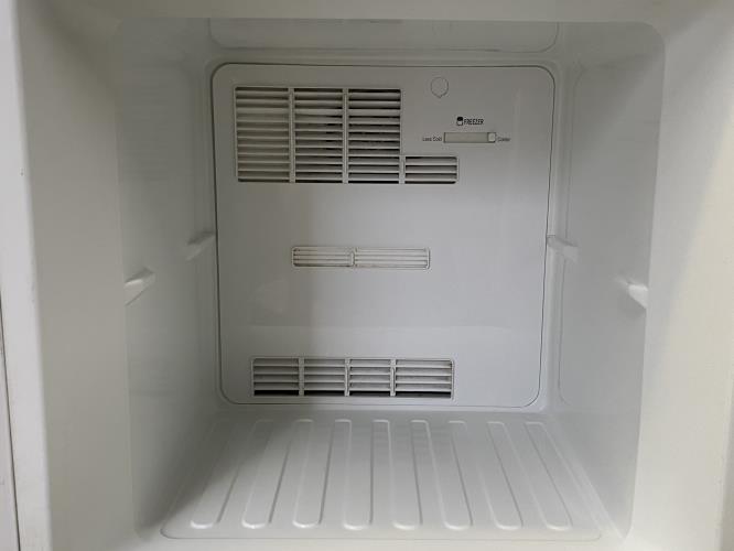 Second-hand Westinghouse 202L Top Mount Fridge - Photo 5)